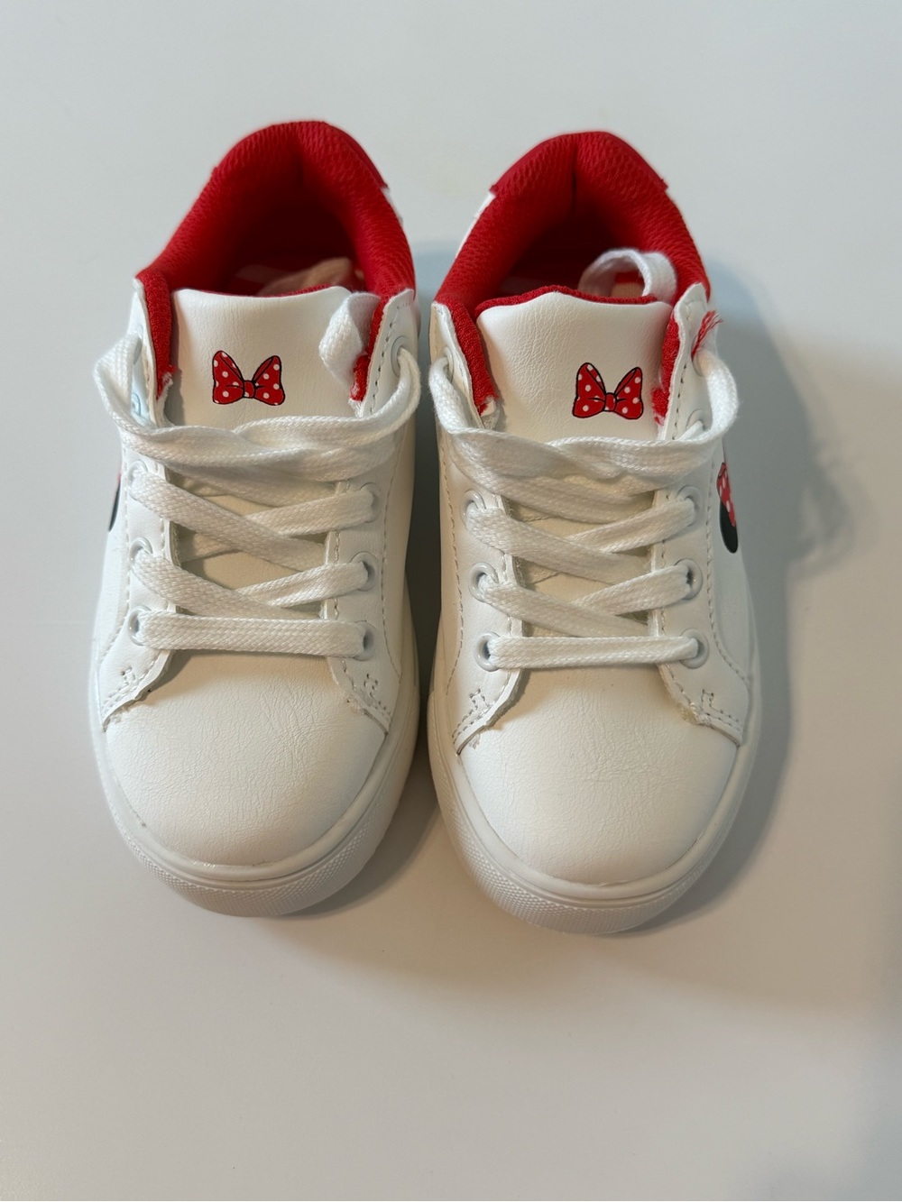 Kids White and Red Minnie-Inspired Lace-Up Sneakers Size 6 (Toddler)